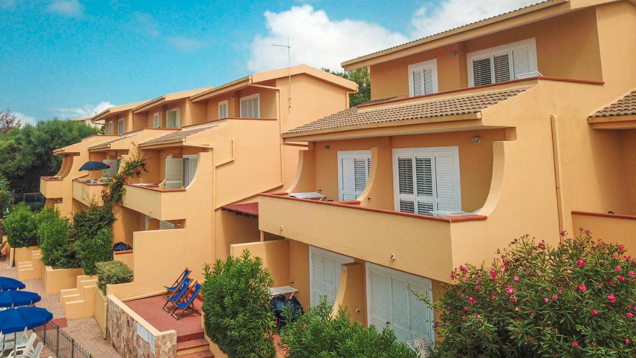 Residence Le Onde Badesi Buitenkant foto